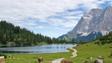 Seebensee lake with the Zugspitze mountain in the background, © Tirol Werbung/Markus Jenewein