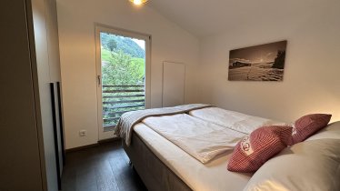 Schlafzimmer mit großem Schrank