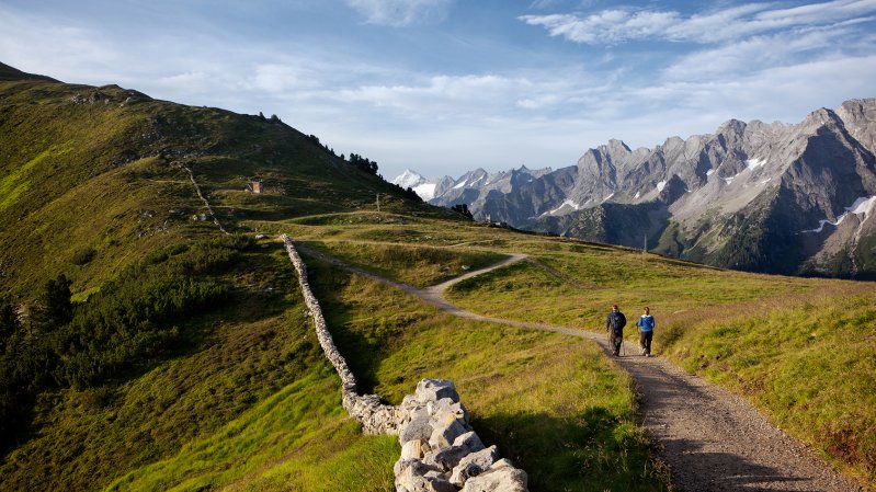 Hiking on the Ahorn mountain above Mayrhofen, © Mayrhofner Bergbahnen