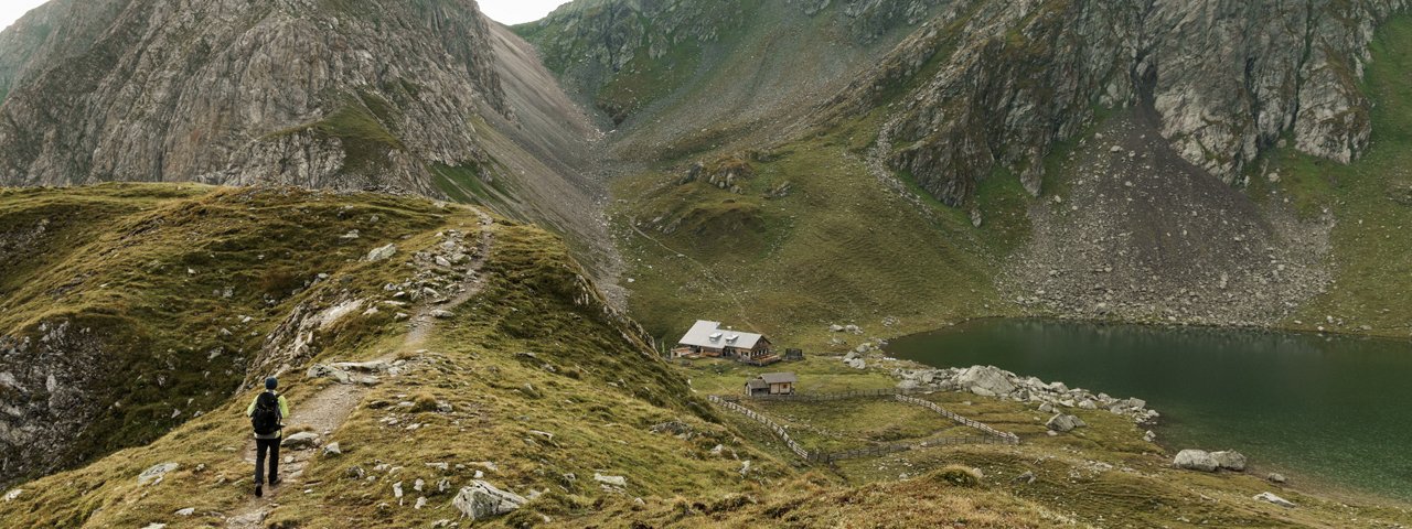 The Obstanserseehütte next to the Obstansersee lake