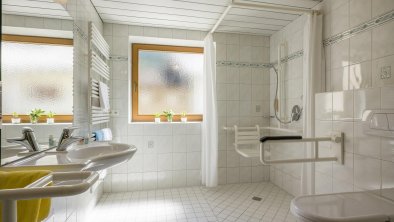 Badezimmer_Rollstuhlgerecht