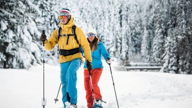 Schneeschuhwandern im Zauberwald.