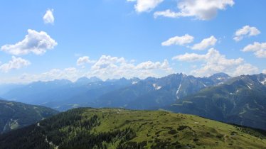 Kircher Alm mit Blick ins Lesachtal, © Schneider