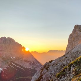 Sunrise hike to the top of a mountain, © Tirol Werbung/Jannis Braun