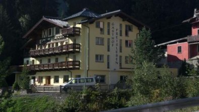 "Quality Hosts Arlberg" Hotel-Gasthof Freisleben, © bookingcom
