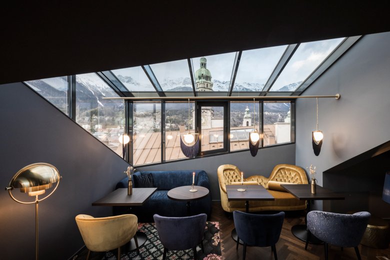 Virgin Mary, Golden Dream or Old Fashioned? The list of cocktails at the Blaue Brigitte is long &ndash; and the views are fantastic.
, © Altstadthotel Weisses Kreuz - Alex Filz