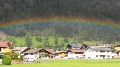 Regenbogen über Huben