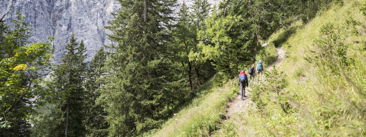 Crossing the Karwendel Mountains, © Tirol Werbung/Dominik Gigler
