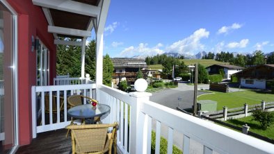 Balkon mit Blick in die Berge_quer_TH_072020_A (1), © Toni Hiltpolt