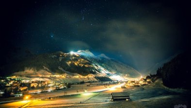 Neustift bei Nacht