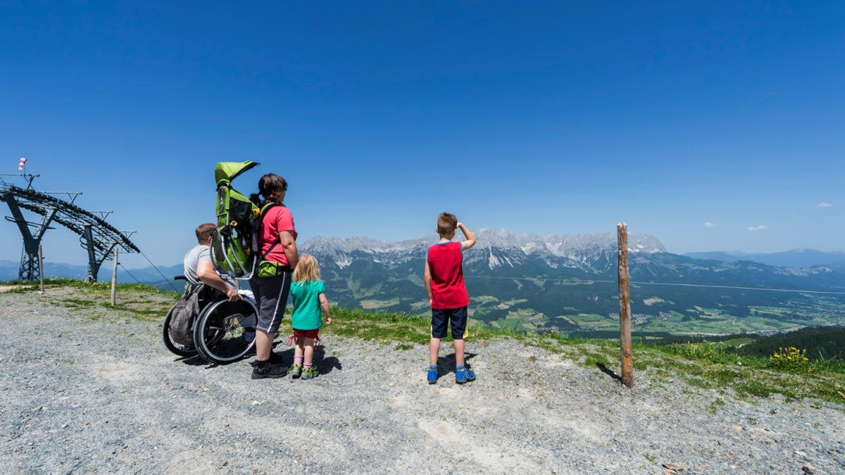 People with disabilities often don’t have the chance to experience the high mountains. However, that is certainly not the case in the Wilder Kaiser-Brixental region, where wheelchair users and handbike enthusiasts can look forward to a warm welcome., © Martin Raffeiner