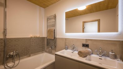 Badezimmer Chalet mit Badewanne