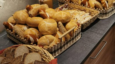 Brot vom Bäcker im Ort