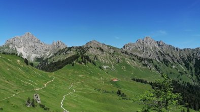 Blick Lechaschauer Alm und umliegende Berge