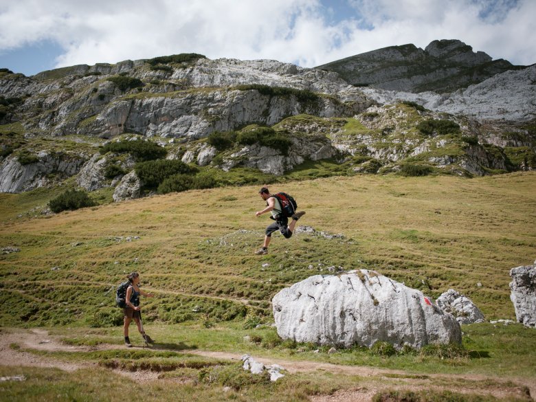 Hiking in the mountains, like here in the Brandenberg Alps, everyone is on first-name terms.
, © Tirol Werbung / Jens Schwarz