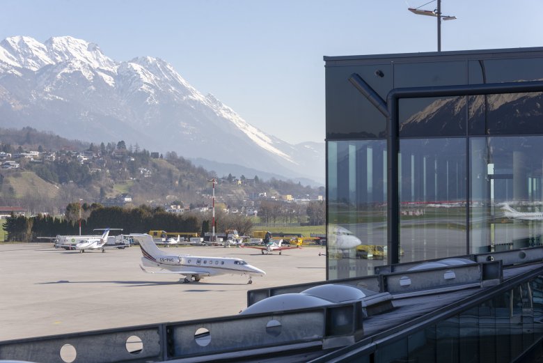 Pilots who want to land in Innsbruck require additional training and skills. (Photo: Tirol Werbung/Angela Fuchs), © Tirol Werbung/Angela Fuchs