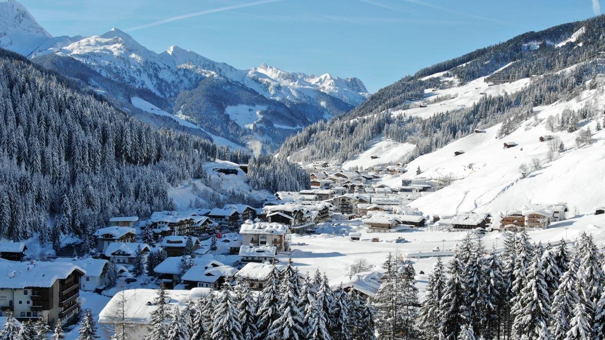 The Zillertal Arena ski area stretches from Zell am Ziller via Gerlos as far as the Pinzgau region in Salzburg, making it the largest ski resort in the Zillertal Valley., © Zillertal Arena