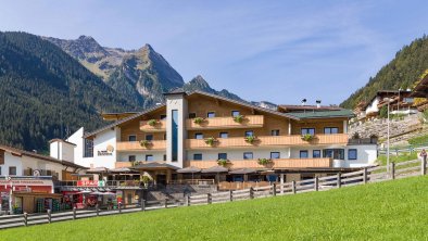 Hotel_Panorama_Persal_226_Finkenberg_09_2020_Haus_