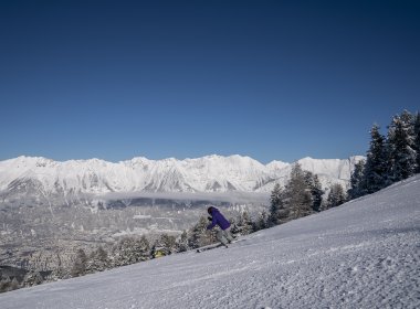 Skiing above the city at Patscherkofel, © Tirol Werbung / Stefan Voitl 