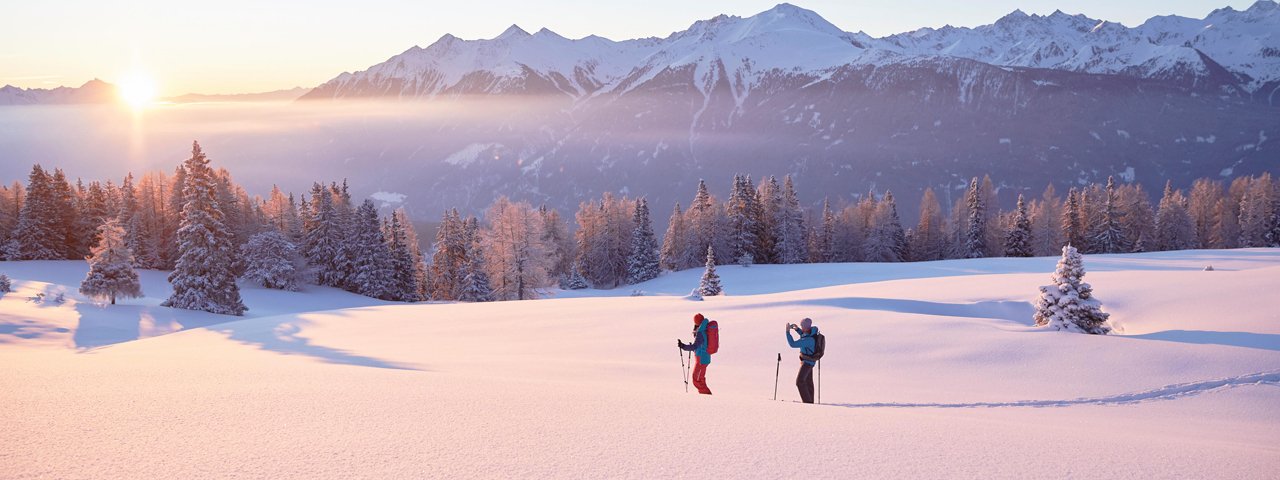 Snowshoe walking on Mieming Plateau, © Innsbruck Tourism / Christian Vorhofer