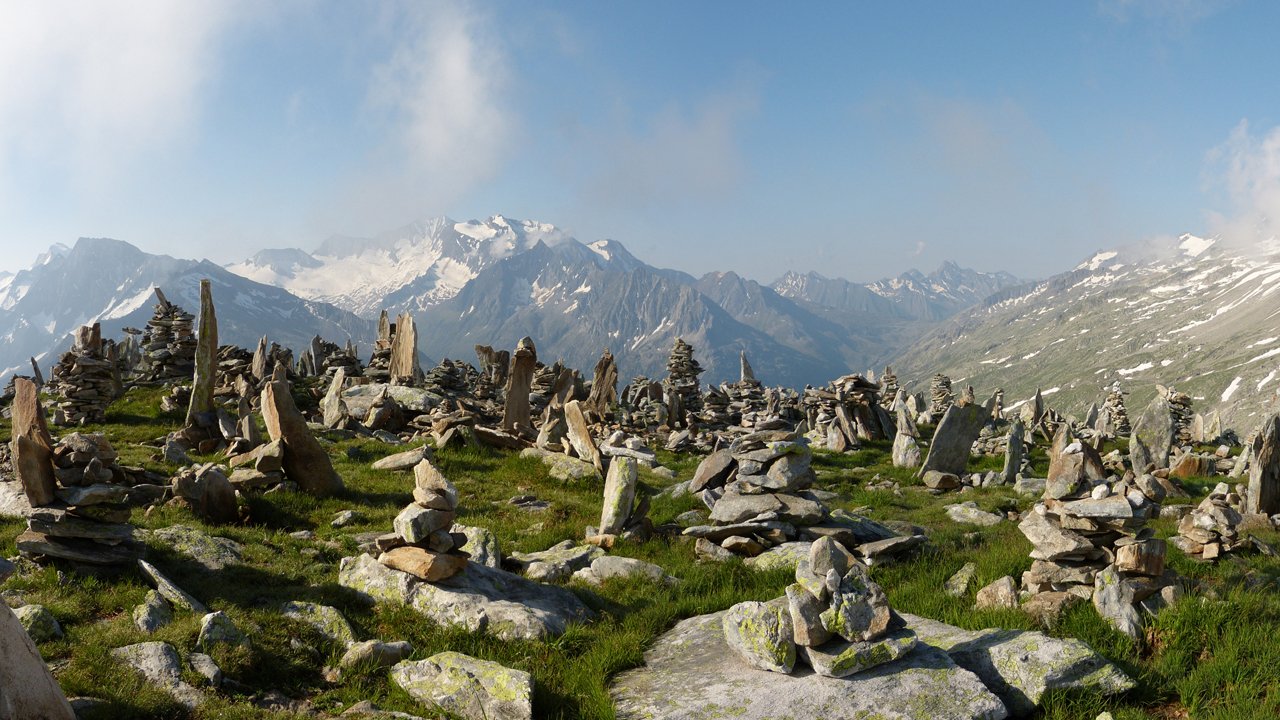 Rock Cairns at Petersköpfle Peak in the Zillertal Alps Nature Park, © Naturpark Zillertaler Alpen 