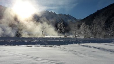 Frischer Pulverschnee güßt die Sonne