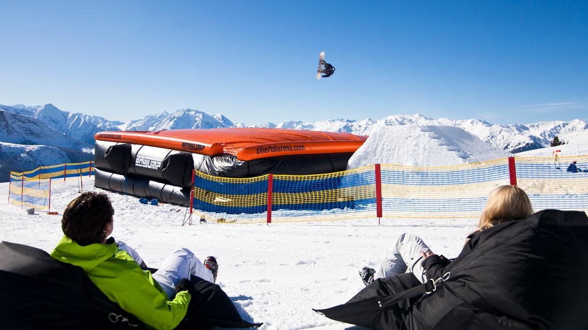 The airbag jump at the Actionpark Kreuzwiese is a great place for freestyle enthusiasts to work on their tricks without the risk of a hard landing., © Zillertal Arena - Zell-Gerlos