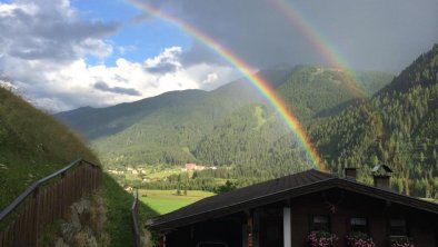 Blick Richtung Brunnalm unterm Regenbogen, © (c) Familie Taumberger