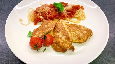 Piccata Milanese mit Tomatenspaghetti