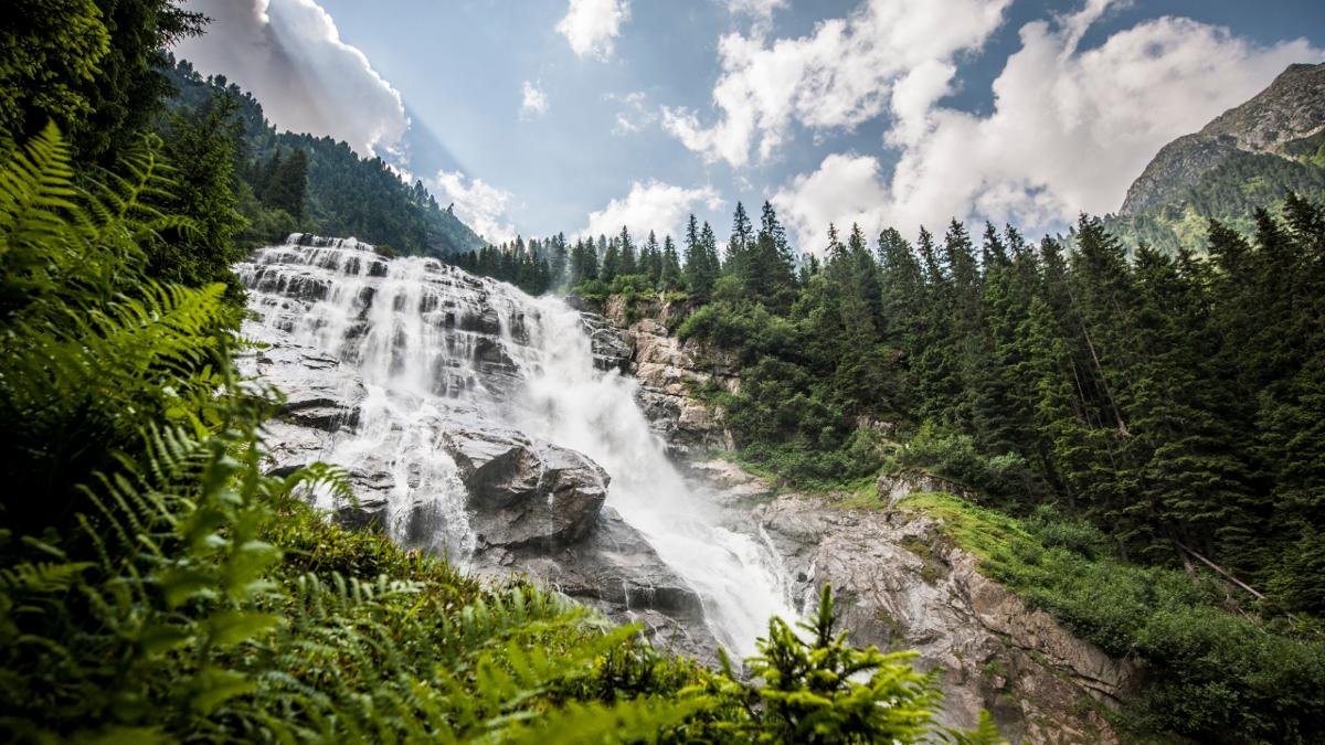 Measuring 85 metres across, the Grawa Waterfall towards the end of the Stubai Valley is the widest of any in the Eastern Alps and sees the Sulzaubach plunge over an 180 metre high ridge. It can be reached via the WildeWasserWeg hiking trail., © TVB Stubai Tirol