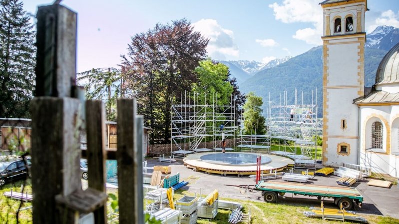 The Stage for “The Seven Deadly Sins” at Birkenberg, © Tiroler Volksschauspiele Telfs, Aria Sadr-Salek