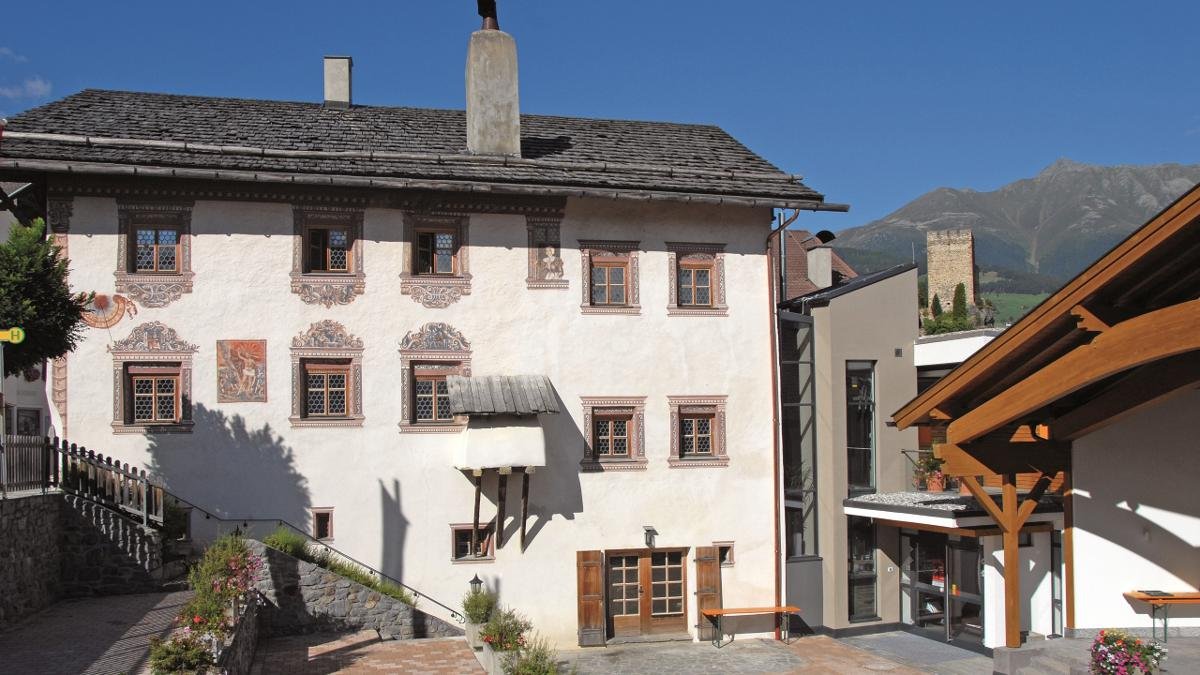 Formerly a farmhouse, this listed building is today a state-of-the-art event centre with 200 seats, an art gallery and a museum., © Dorfbuch Ladis/Prof. Robert Klien