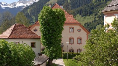 Potschlössl Sommer Kirchplatz