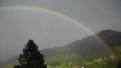 Regenbogen vor dem Haus, © Fam. Gossner-Perales