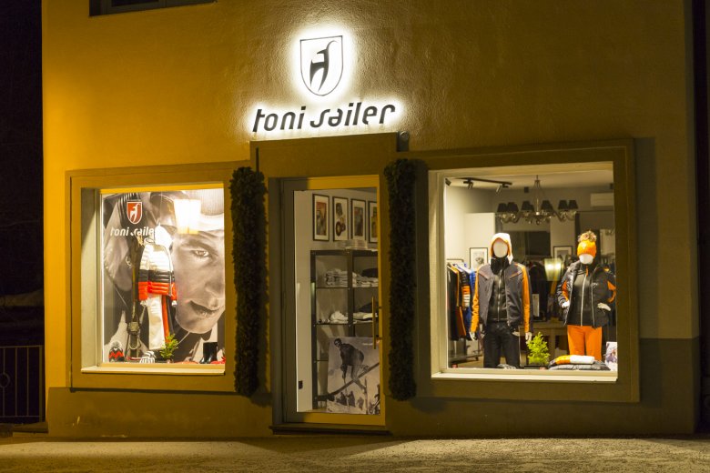 The Toni Sailer shop in the centre of town offers a range of stylish, warm and comfortable ski suits.