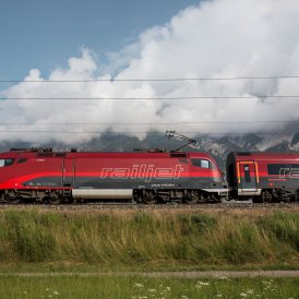 Railjet train to Tirol, © Tirol Werbung/Regina Recht
