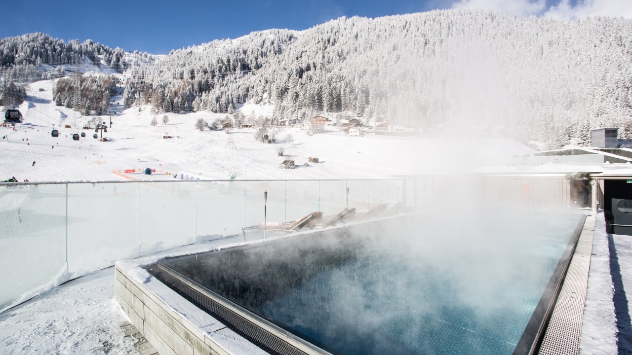 Rooftop pool at the Hotel Arlmont in St. Anton am Arlberg, © Hotel Arlmont