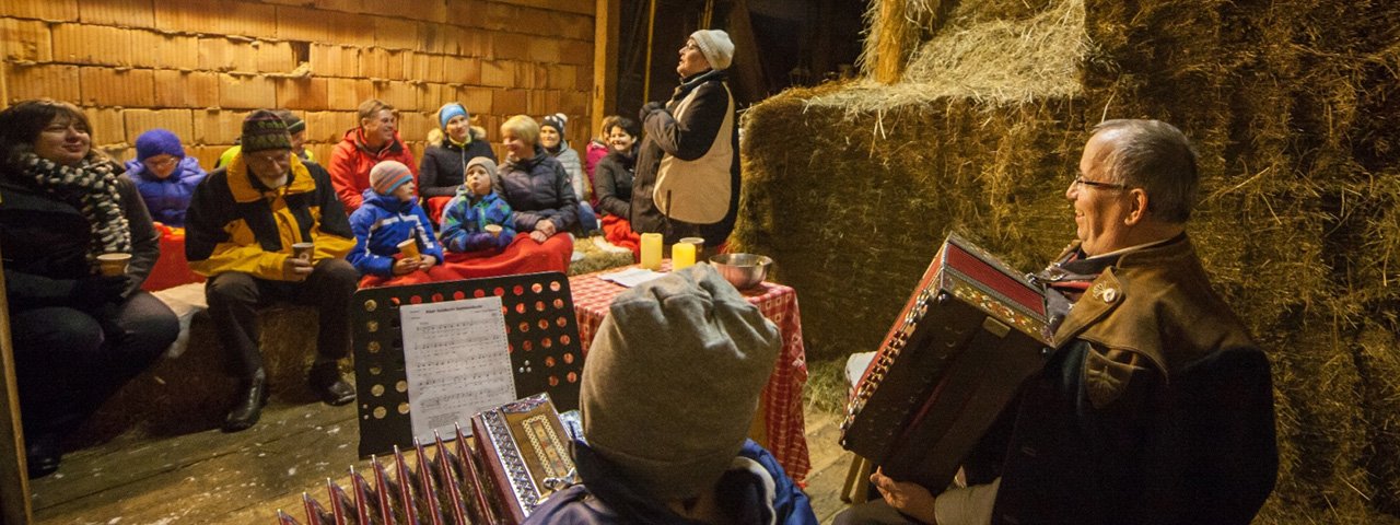 Storytelling in the Hay Barn: Pitztal Mountain Advent, © Chris Walch / TVB Pitztal