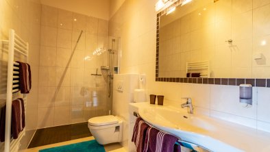 Bath Room Apartments Egger Tux