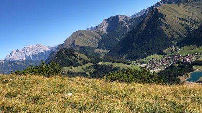 Berwang mit der Zugspitze, © TIROLIVING