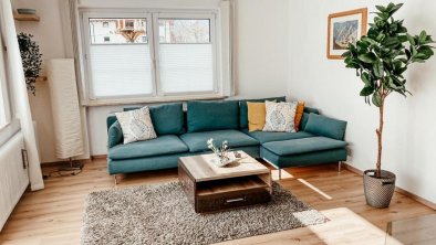 FEWO Hell Wohnzimmer Sofa.jpg