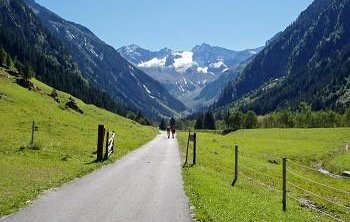 Wanderweg im Zillertal