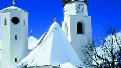 Kirche_bleibt_im_Dorf_Haus_Saumspitz, © TVB St.Anton