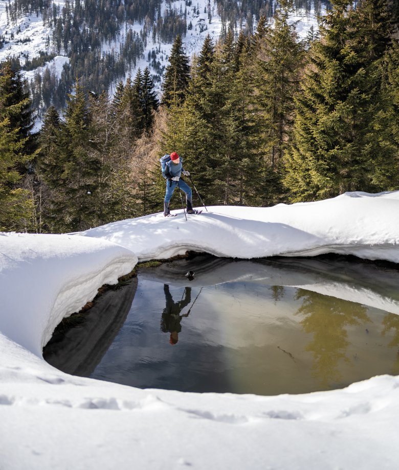 Not the right time to lose your balance! Our reporter discovers a pond on his way through the forest.
