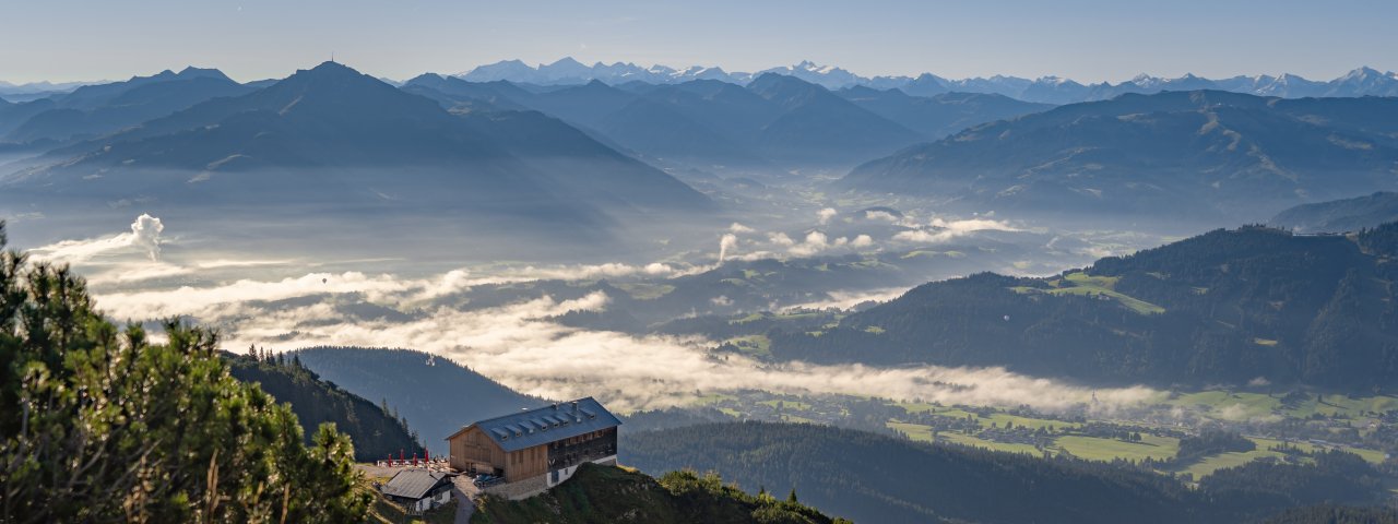 Looking over the Gruttenhütte towards the Main Alpine Ridge, © hochzweimedia