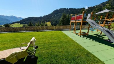 Panoramic terrace with playground, © Natürlich. Hotel mit Charakter in Fiss, Tirol