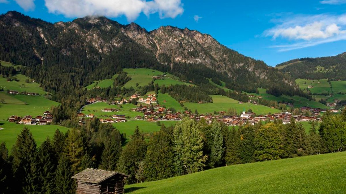 Lakes and gorges. Villages and nature. Action and tranquility. Alpbachtal has something for everyone. 900 kilometres of hiking trails cross through beautiful mountain terrain and scenic villages, while its warm lakes are perfect for wild swimming. Museums, whitewater thrills and children-friendly activities complete the package.
, © Alberto Campanile