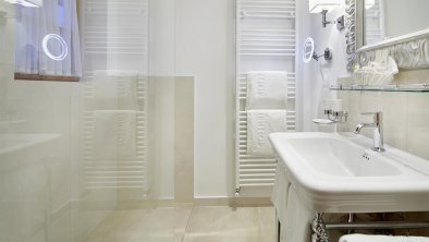 Classic Apartment - Bathroom