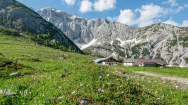 The Karwendelhaus hut with the surrounding Karwendel Mountains, © Region Seefeld / Stefan Wolf