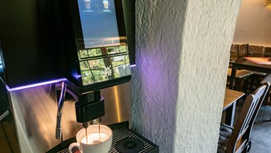 Kaffeemaschine im Frühstücksraum